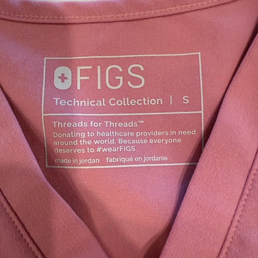 Figs Chalk Pink V-Neck Scrub Top size Small - Picture 2 of 5